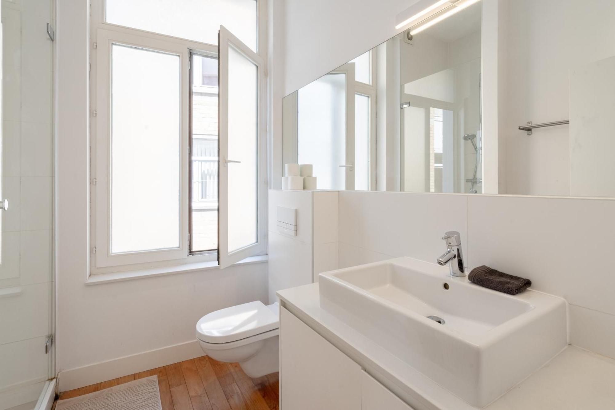Light Modern Apartment In The Heart Of Antwerp Luaran gambar